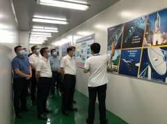 <b><font color='#0000FF'>东莞市委书记肖亚非一行参观考察星空·网站在线登入官网-星空(中国)半导体</font></b>